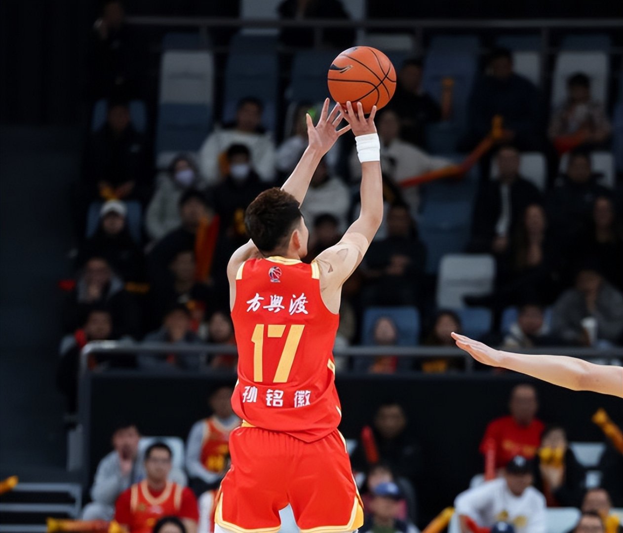加时末段山东男篮备战英超，防线松动细节曝光，气氛紧张，赛程密集仍需轮换(曝山东男篮拟签新外援)-LCK娱乐平台