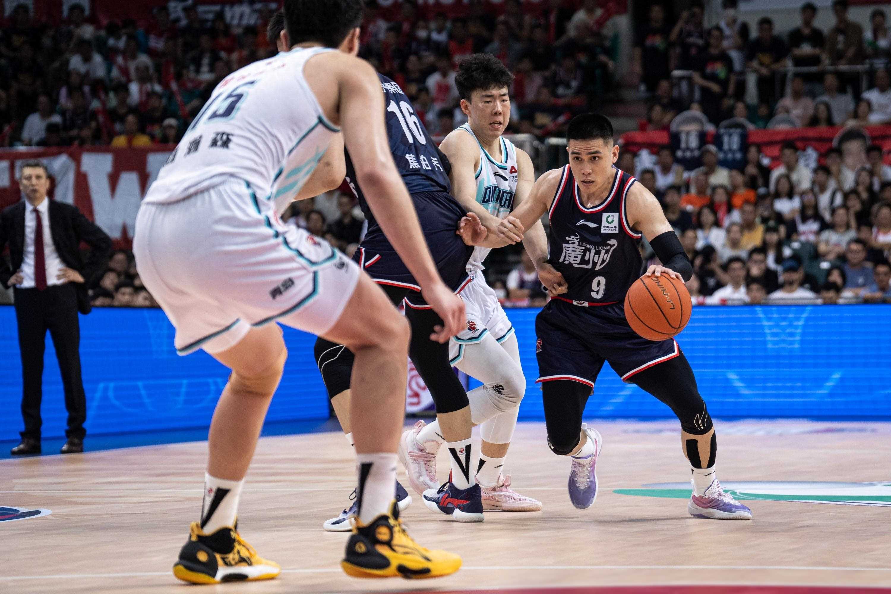 葡超赛程吃紧，广州队今晚内部沟通，引发热议，更衣室氛围转暖 -LCK赛事竞猜